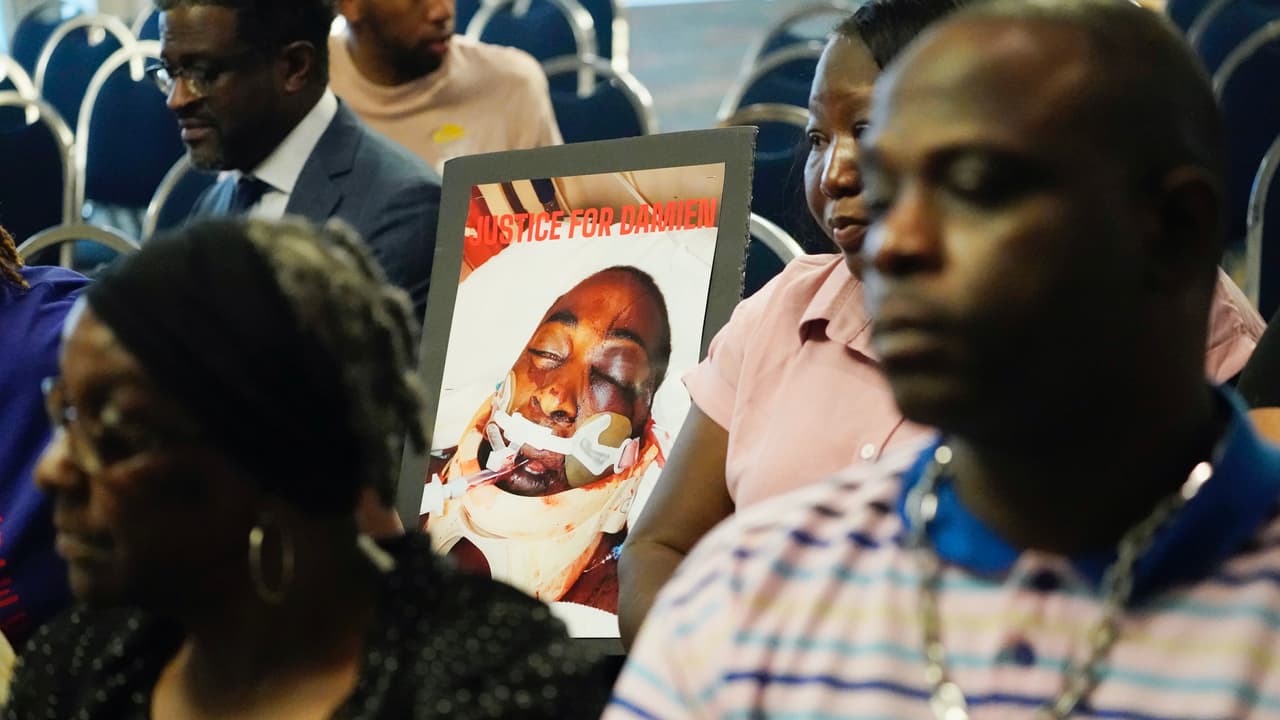 Se declaran culpables seis expolicías blancos acusados de torturar a dos hombres negros en Mississippi