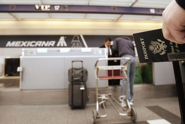 El entonces secretario del Trabajo, Javier Lozano, aseguró que tras los intentos fallidos de rescate por parte de grupos y potenciales inversionistas en el proceso de reestructura la aerolínea entró en ruta crítica para su posible reinicio de operaciones.