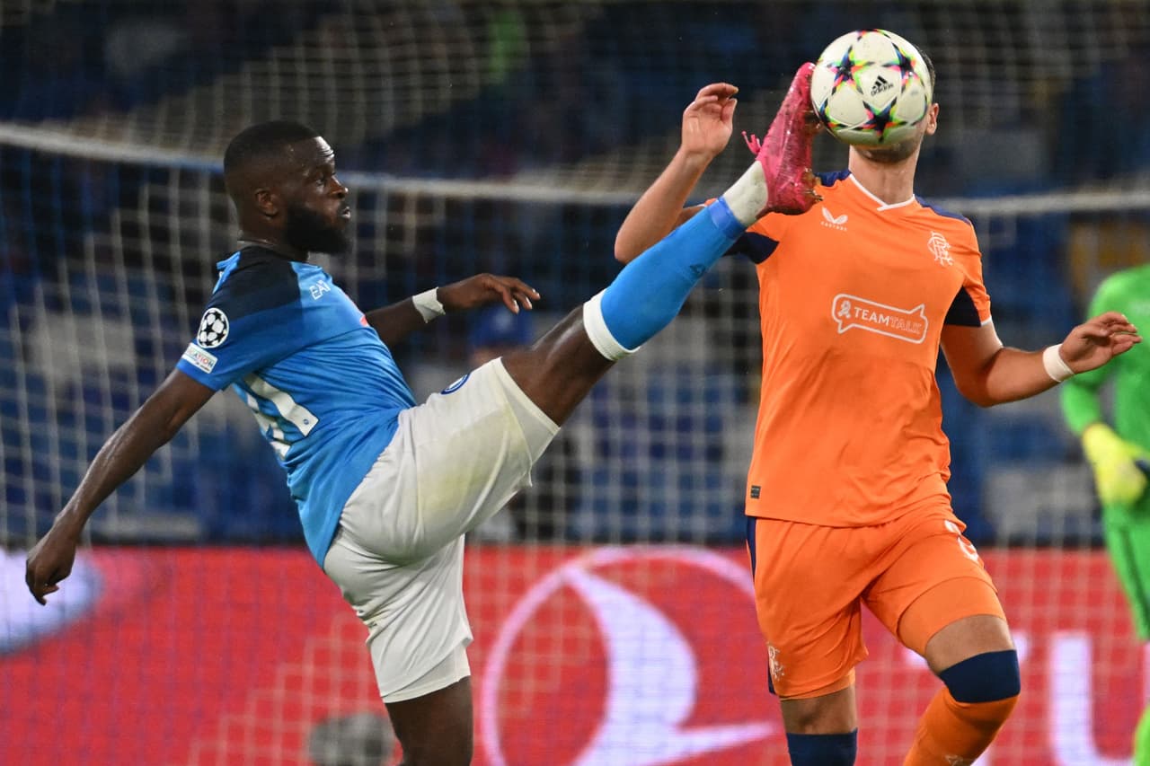 Un doblete del Giovanni Simeone encaminó la goleada del Napoli ante Rangers que finiquitó Ostigard en la Champions para seguir líder del Grupo A sobre Liverpool.