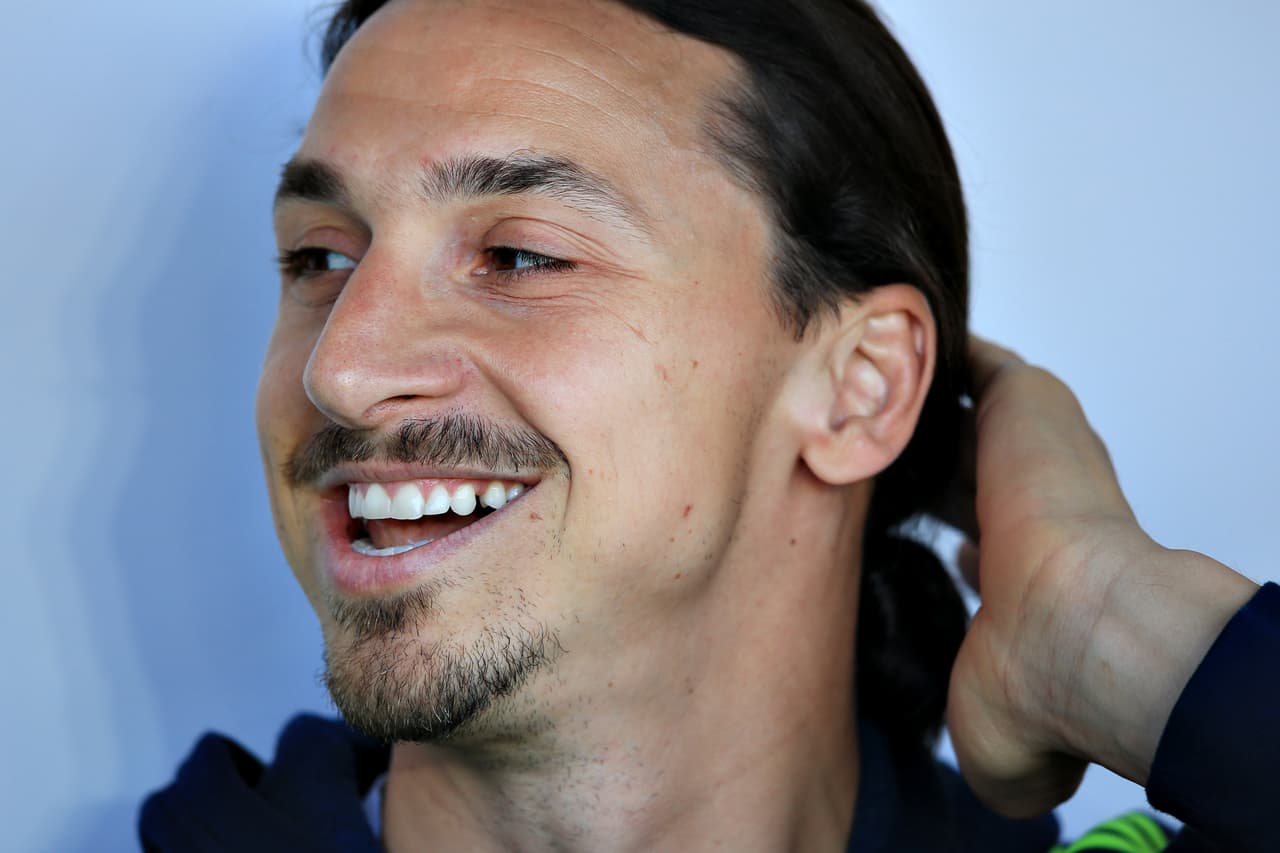 Debutó en Primera División con el Malmö de la liga sueca en 1999.