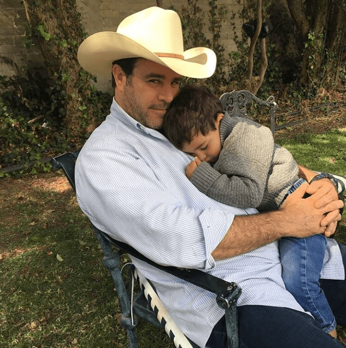 La pareja ha formado una sólida familia que está integrada por Eduardo Jr., Ana Paula, Alejandra, así como por los mellizos Manuel y Daniel.