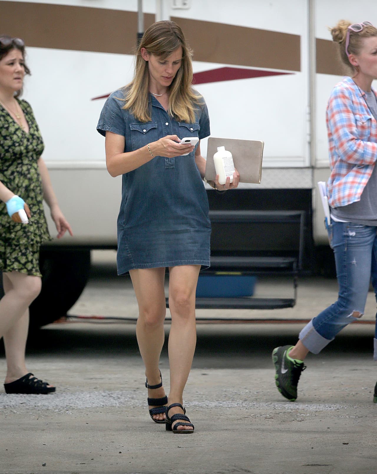 Tras hacer el anuncio de su decisión, los paparazzi se han dado a la tarea de seguir a las estrellas de cine.