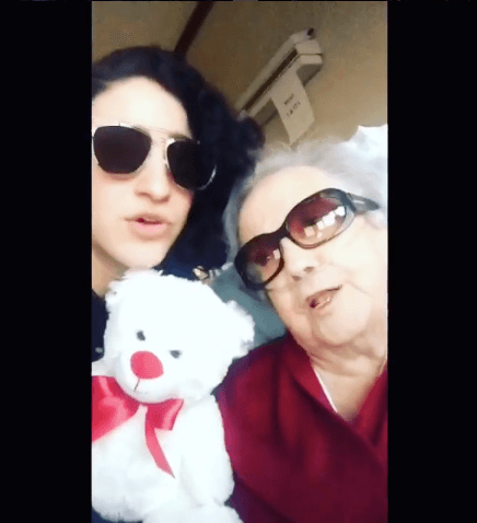 En febrero del año pasado estuvo hospitalizada y aún así dedicó unos versos a sus fans: "Saludos de Rapuela, desde el hospital. Y por sus oraciones, ya no me siento mal".