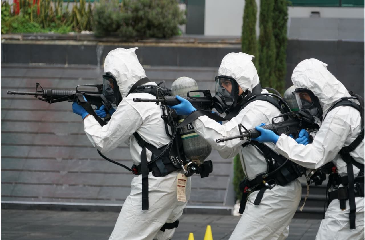 Para las operaciones de detección de drogas, los policías mexicanos utilizan equipamiento de seguridad que, ellos aseguran, les fue donado por el gobierno de Estados Unidos.