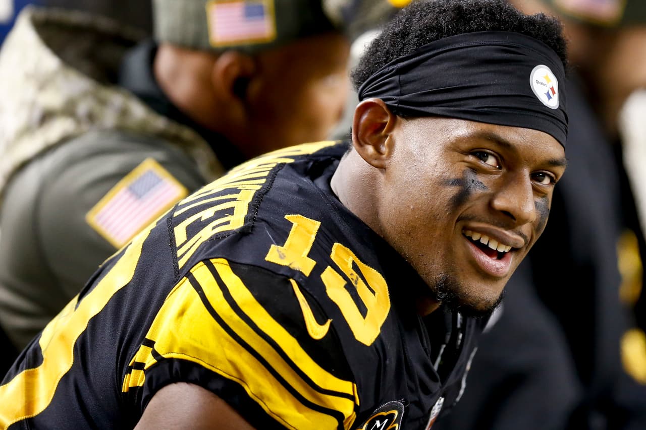 Pittsburgh Steelers wide receiver JuJu Smith-Schuster (19) on he sideline during an NFL football game against the Tennessee Titans in Pittsburgh, Thursday, Nov. 16, 2017, in Pittsburgh. (AP Photo/Keith Srakocic)