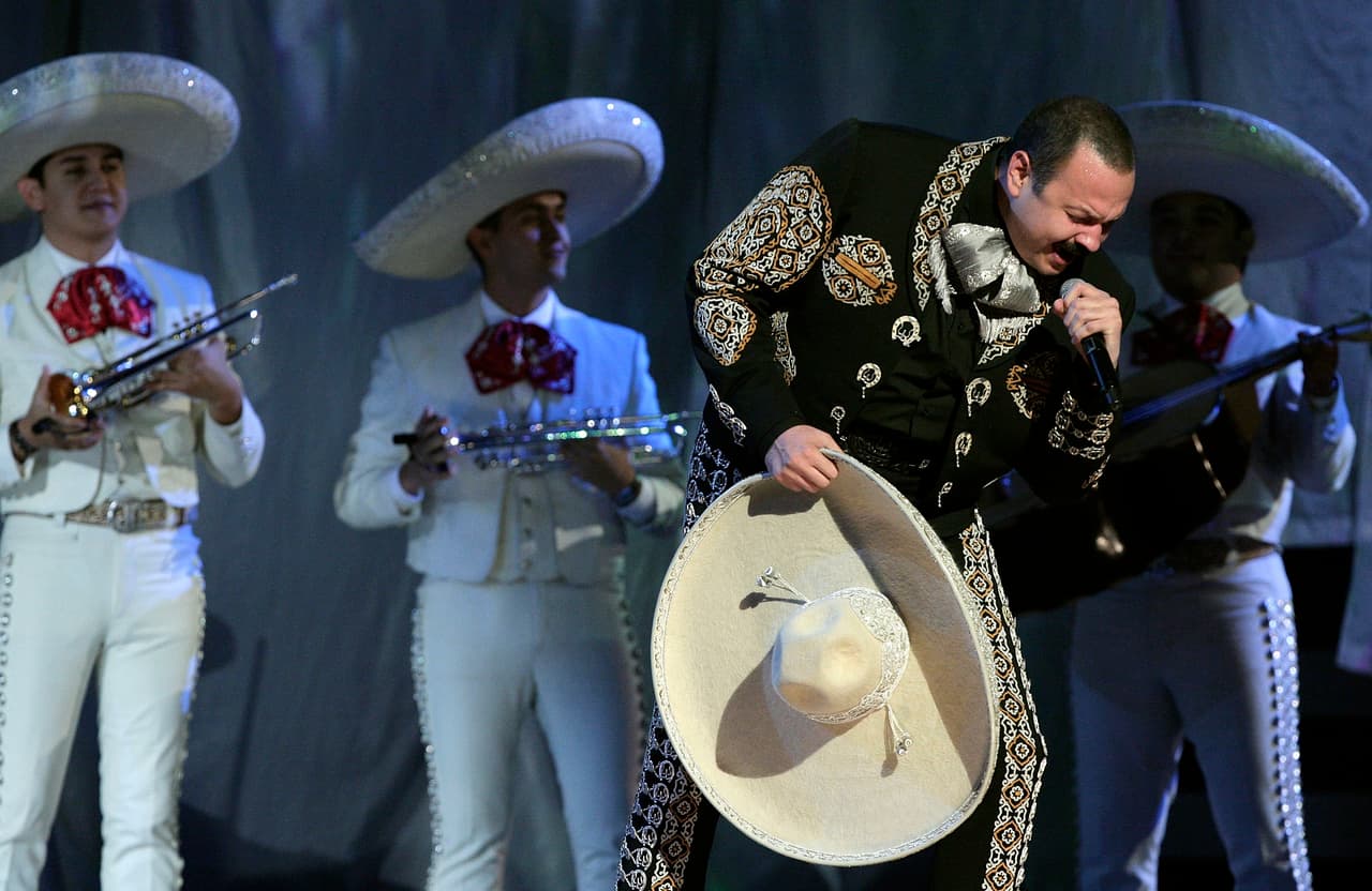 Este último accesorio regularmente está elaborado de fieltro de lana, pelo de liebre o paja de trigo.