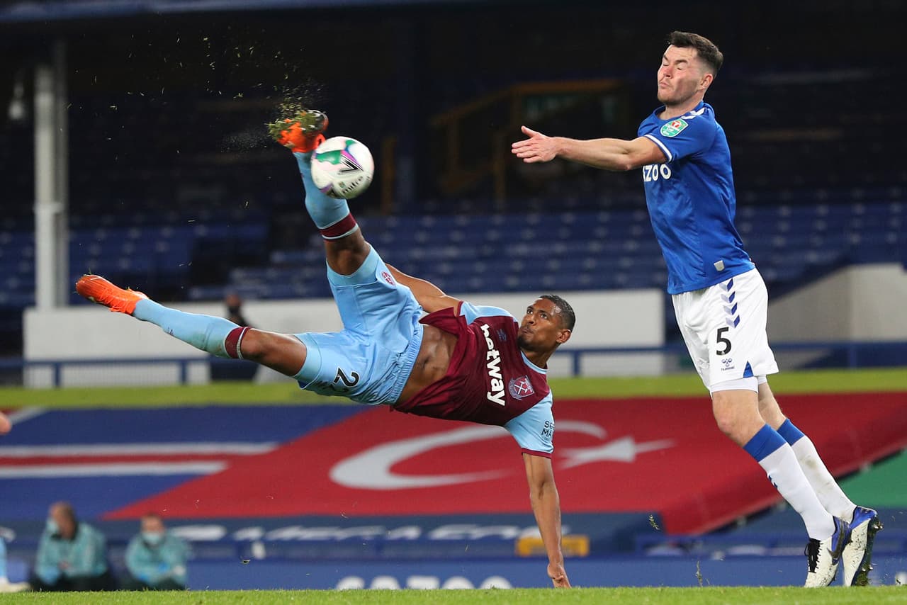 Everton golea al West Ham United. Tres goles por parte de Dominic Calbert-Lewin y uno de Richarlison, sentenciaron el partido. Snodgrass anotó el gol del orgullo para los de Londres.