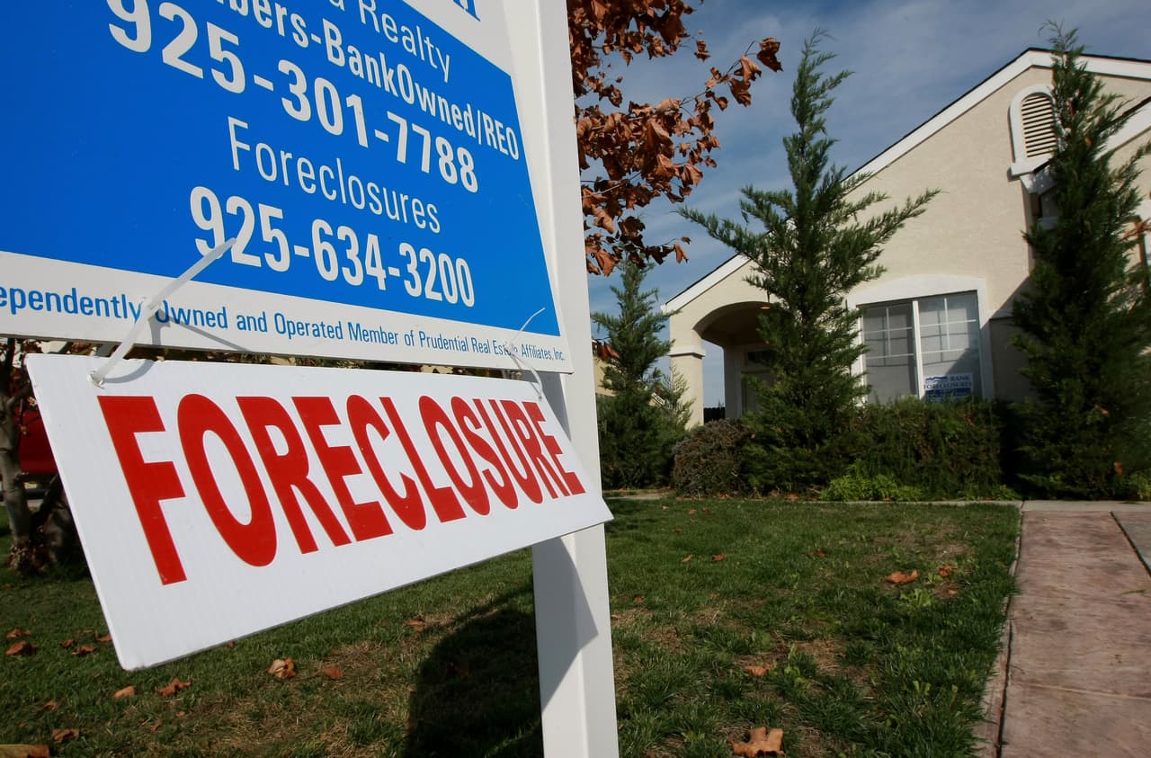RIO VISTA, CA - NOVEMBER 19: A sign is seen in front of a foreclosed home November 19, 2008 in Rio Vista, California. The Northern California city of Rio Vista is considering plans to file for bankruptcy as the town struggles with an increase in number of foreclosures and high city employee wages. (Photo by Justin Sullivan/Getty Images)