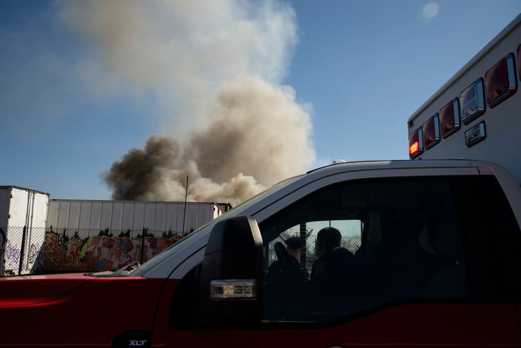No se reportaron grandes daños ni personas heridas o afectadas durante el operativo para controlar las llamas.