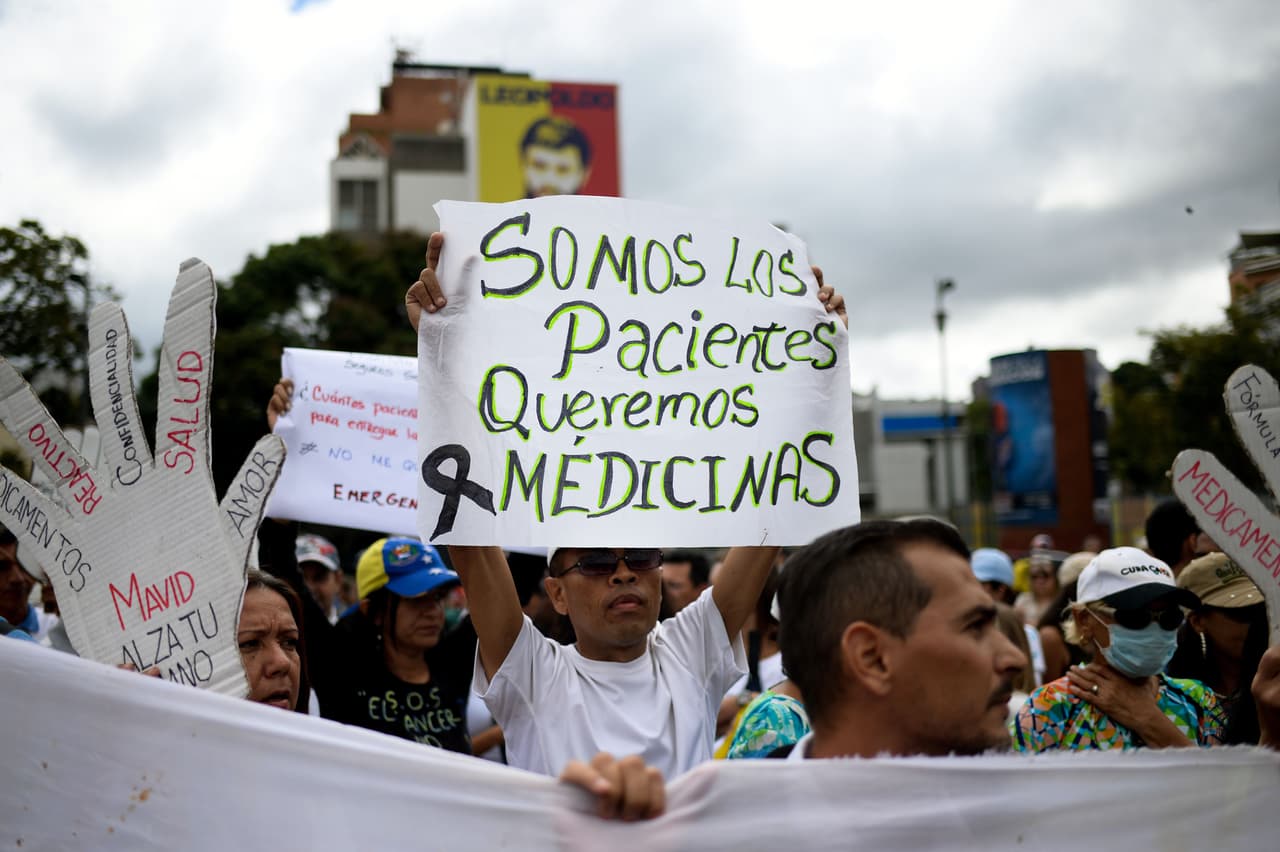 El seguro social de Venezuela se ha encargado durante años de adquirir y repartir las terapias que requieren las personas con enfermedades de alto costo como cáncer, sida, o patologías autoinmunes, una dinámica que, según los pacientes, ha venido fallando desde hace unos cinco años, y ahora no funciona.