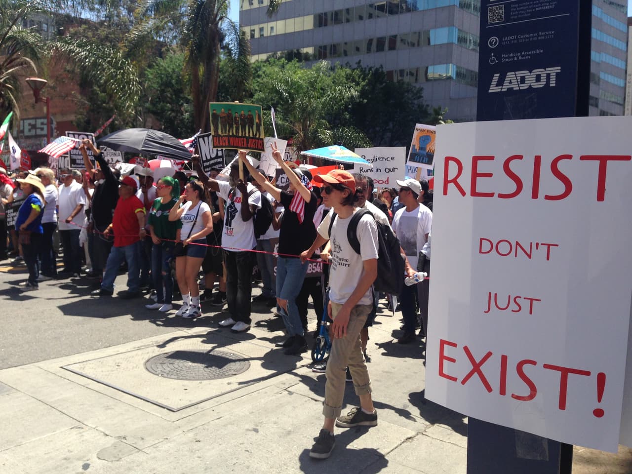 "Resistir, no sólo existir".