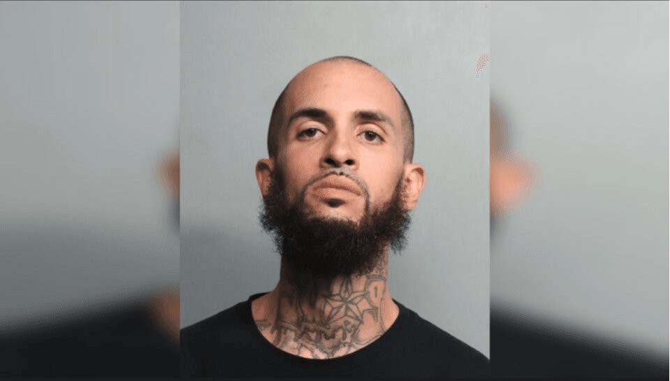 Un hombre es acusado de matar en un accidente automovilístico a tres personas, incluida una mujer embarazada