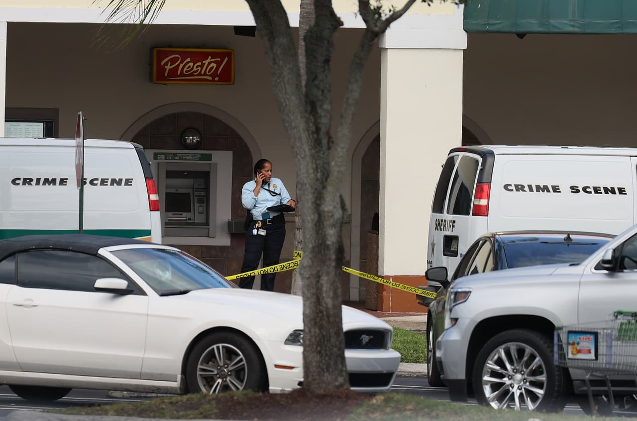 Hombre dispara mortalmente a un niño de 1 año y a su abuela, y después se quita la vida, en un Publix de Palm Beach