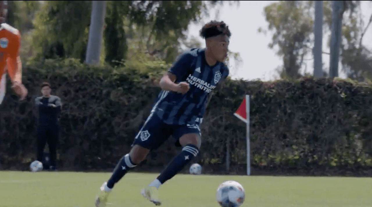 Joya mexicoamericana del Galaxy se une al Brujas de Bélgica