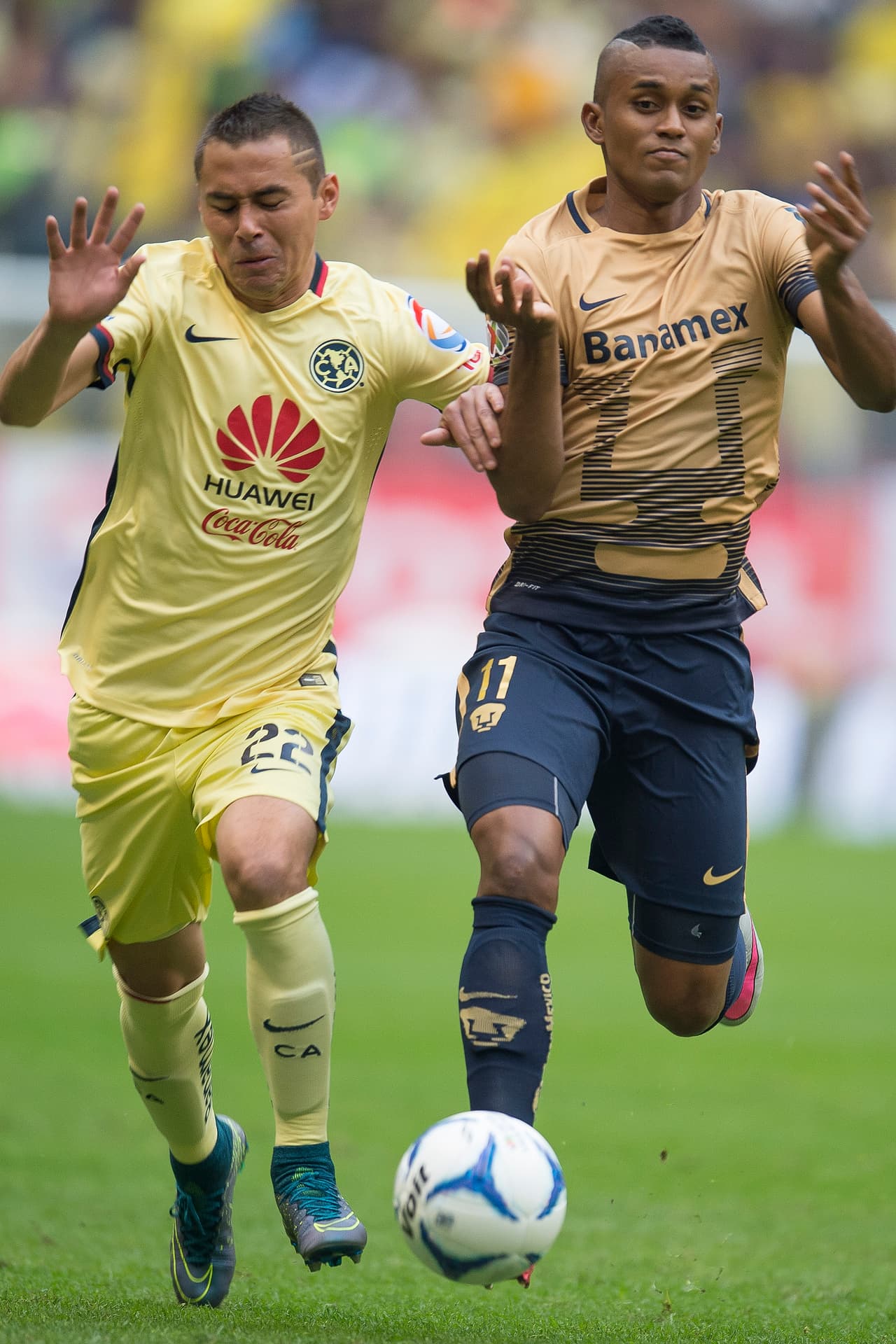 Por su parte la del América parece tener algo más de dudas y ante León las dejó ver al recibir tres tantos en los dos encuentros. Eso sí, los arribos por la banda derecha de Paul Aguilar no los tiene Universidad y pueden ser un plus a favor de los de Coapa.