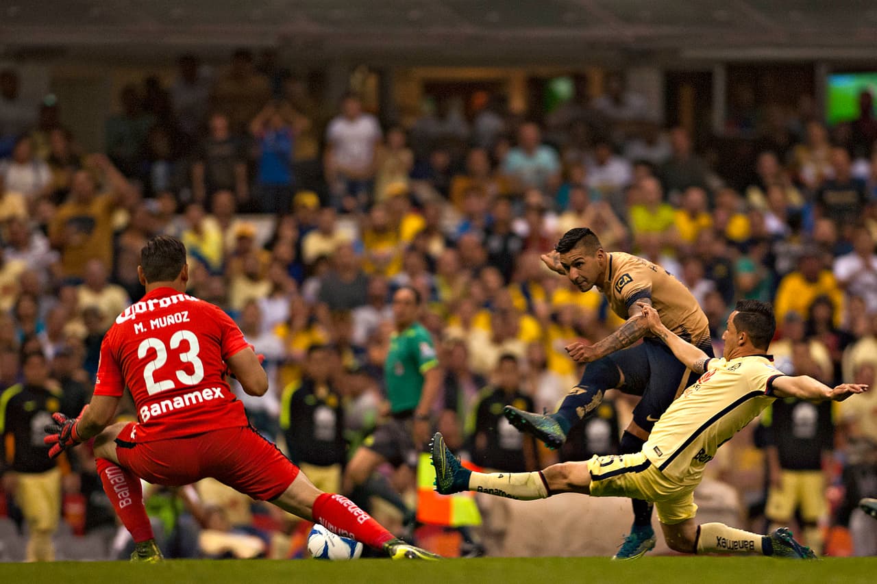 Por su parte, los Universitarios tienen muy hecho su estilo de juego esta campaña con la velocidad de Fidel y los remates precisos de Herrera, Sosa, Britos y el propio Fidel. Debe buscar espacios para ellos y tratar de anotar un gol como visitante para no sufrir como lo hizo contra Veracruz.