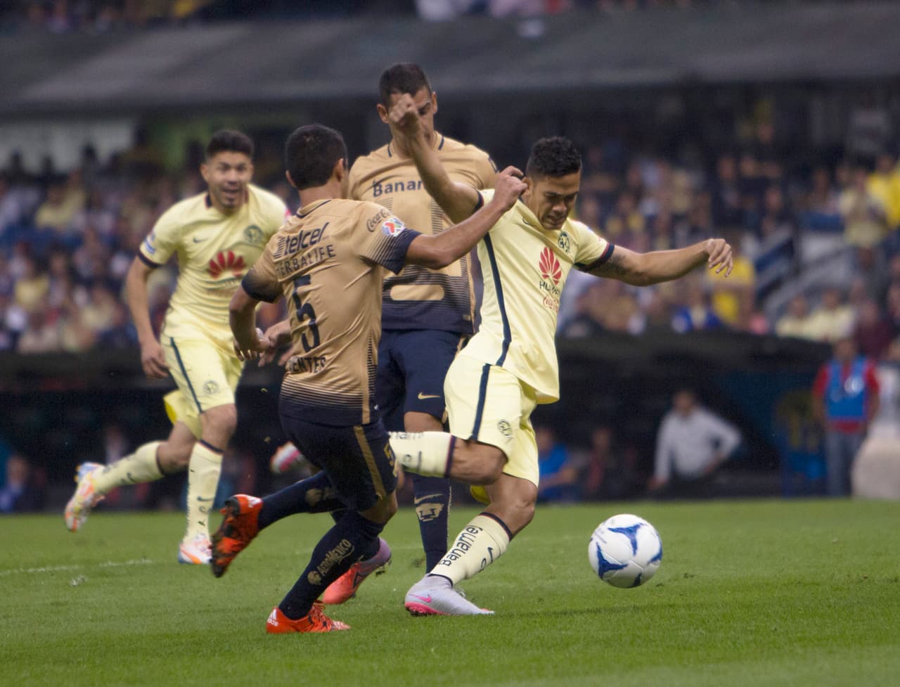 La estrategia- América deberá pujar por marcar un gol lo antes posible, particularmente en el juego de ida, por aquello de que a Pumas no tener el balón a últimas fechas no le interesa demasiado y muchos de sus goles los ha conseguido de contragolpe o a velocidad. Un tanto de las Águilas abriría a Universidad y la serie.