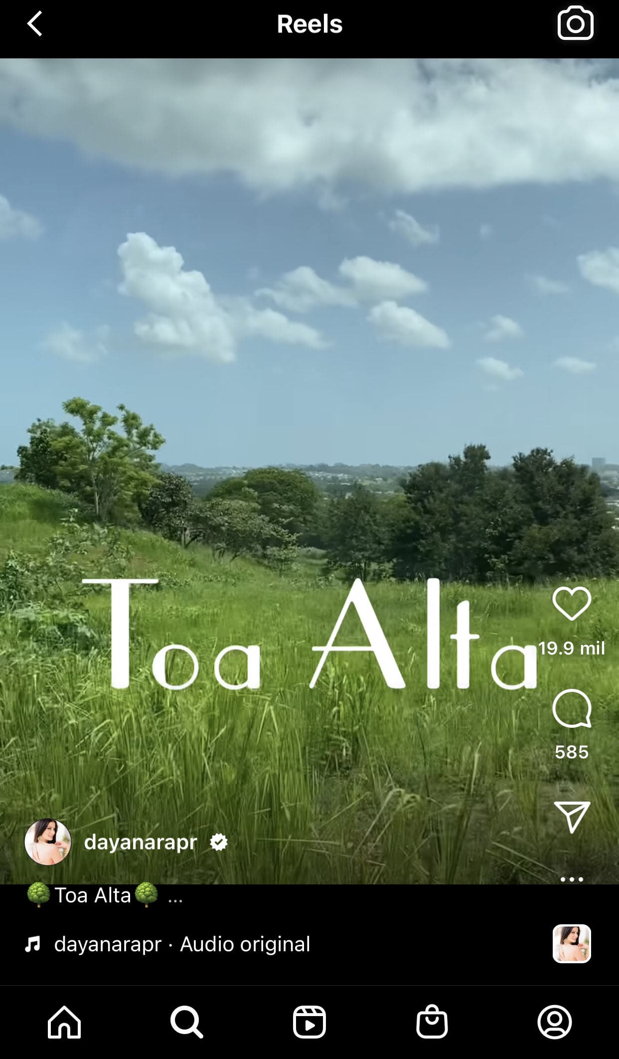 La actriz también compartió algunas imágenes del viaje que realizó por su tierra, Toa Alta, que hizo junto a 
<b><a href="https://www.univision.com/famosos/dayanara-torres-marcelo-gama-novio-viaje-puerto-rico" target="_blank">su novio, Marcelo Gama. </a></b>
<br>