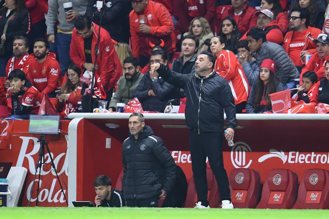 'Turco' Mohamed supera marca de títulos de Enrique Meza