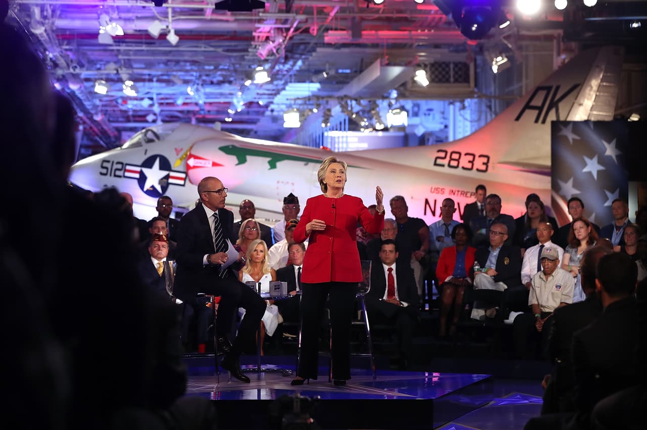 Trump y Clinton en guerra por el respaldo de los generales