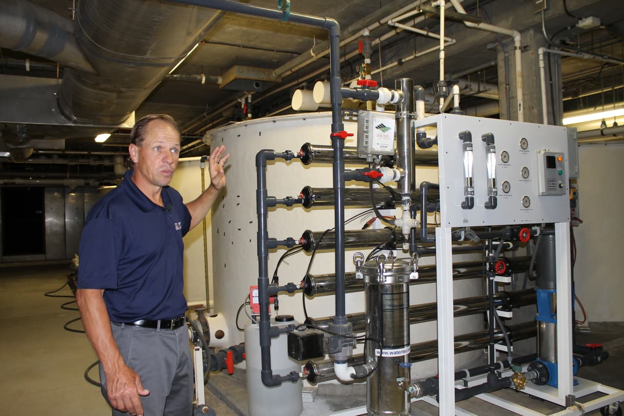 John Adams, director adjunto de la Biosfera 2, explica como estas son instalaciones van adelante en el tiempo.