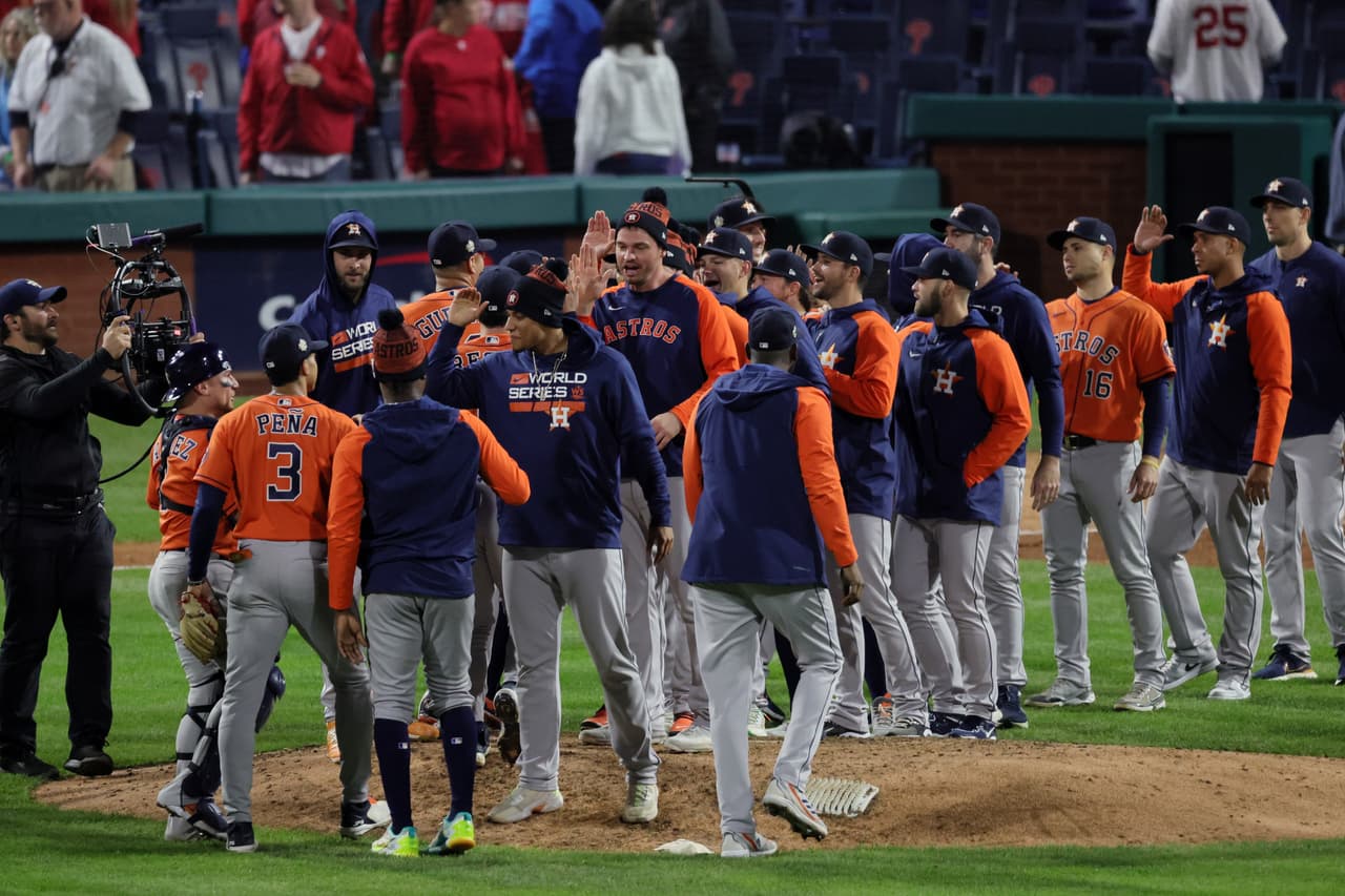 Astros regresará este viernes a Houston y el sábado si logran ganar, serán los campeones de la Serie Mundial en el Minute Maid Park.