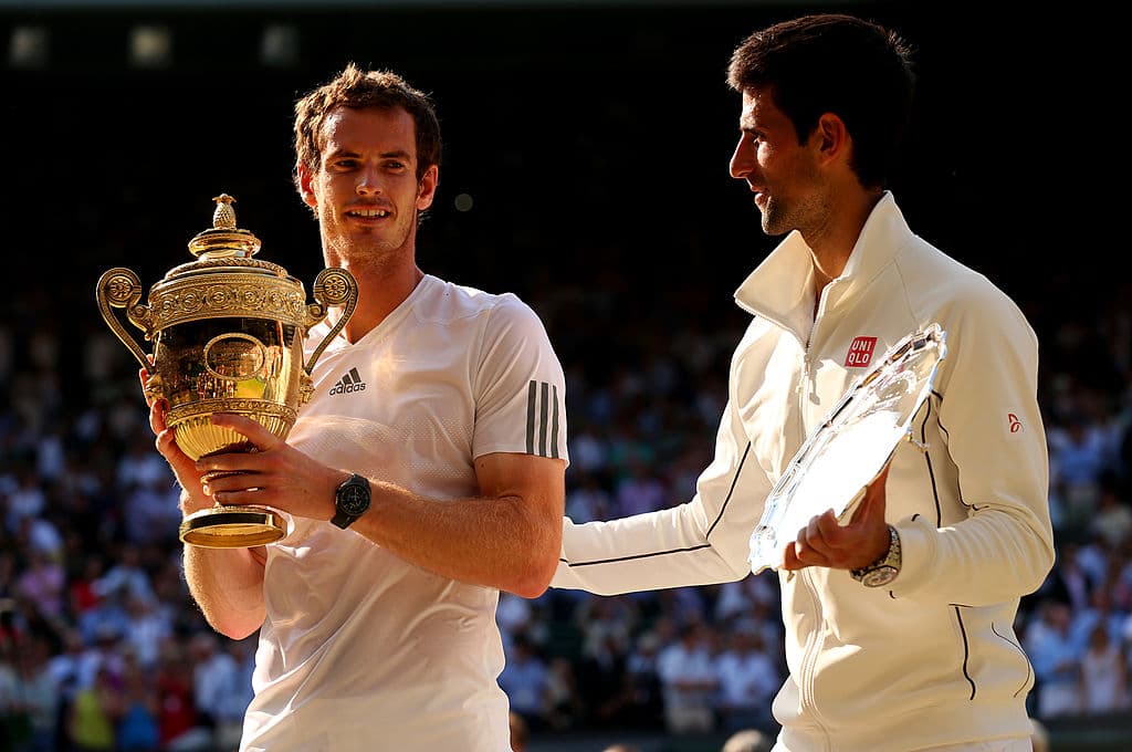 Andy Murray con el trofeo en 2013 tras vencer en la final a Novak Djokovic.