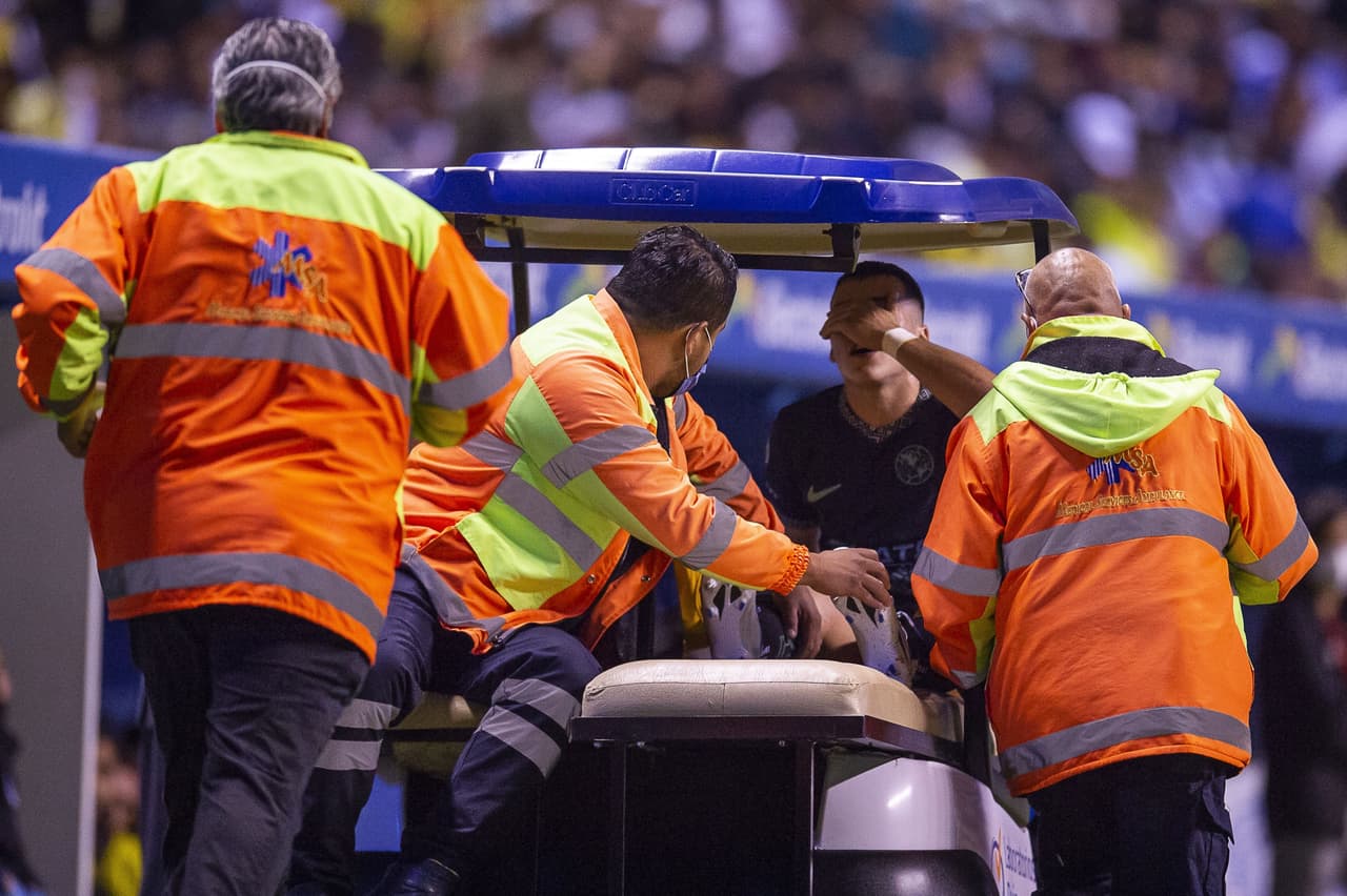 En apenas 20 minutos en el Cuauhtémoc, América perdió a Federico Viñas, quien salió del estadio rumbo a la Ciudad de México con una posible fractura en el tobillo.