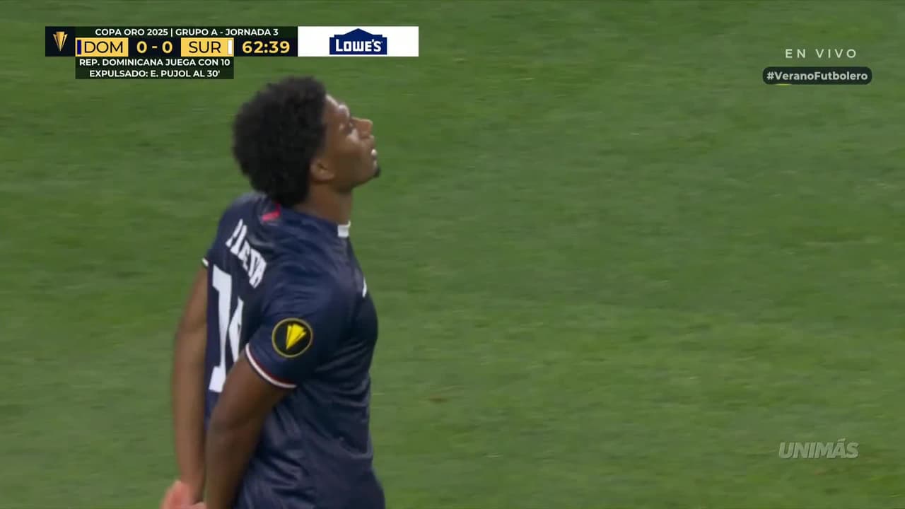 ¡Poste! Pineda saca el disparo lejano directo al travesaño