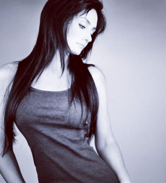 Pero de morena irradia sensualidad, resalta las facciones de su cara.