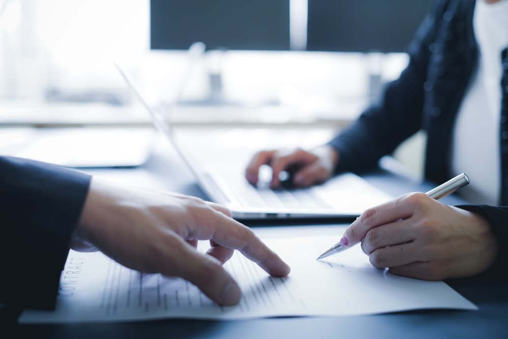 Debes estar en guardia y muy atento a las cuestiones que se están firmando sin que tú intervengas directamente. No firmes conjuntamente con personas irresponsables. Durante los meses de julio y noviembre, debido a la acción retrógrada de Mercurio, podrías estar rodeado de algunos tramposos y tu dinero corre peligro. Entérate bien de sus credenciales antes de proceder.
<br>