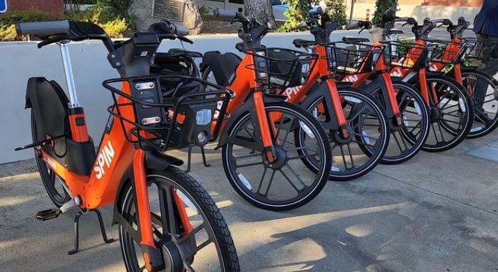 Con 125 unidades, Bakersfield inicia un programa de bicicletas eléctricas compartidas