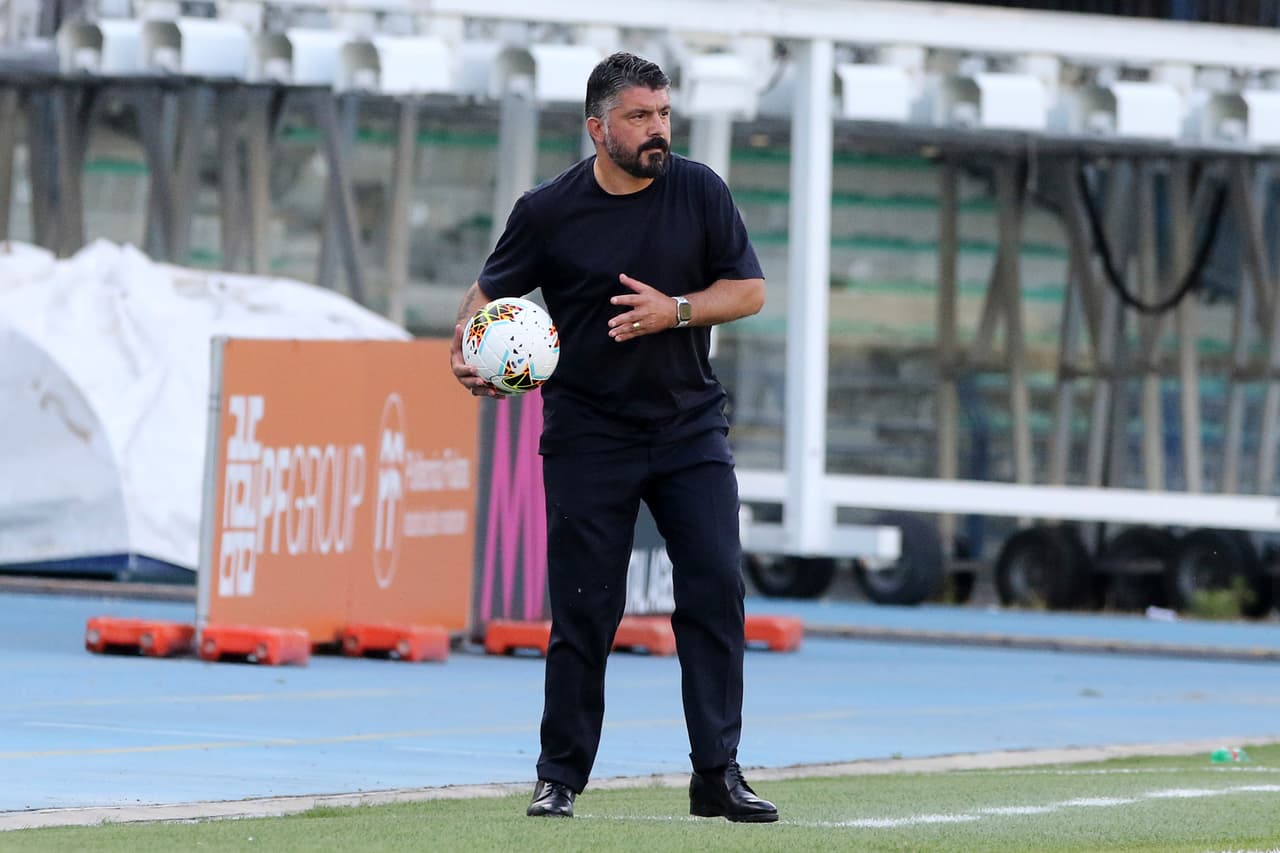 El Napoli le pegó al Hellas Verona 0-2 con goles de Milik e Hirving 'el Chucky' Lozano, quien jugó seis minutos.