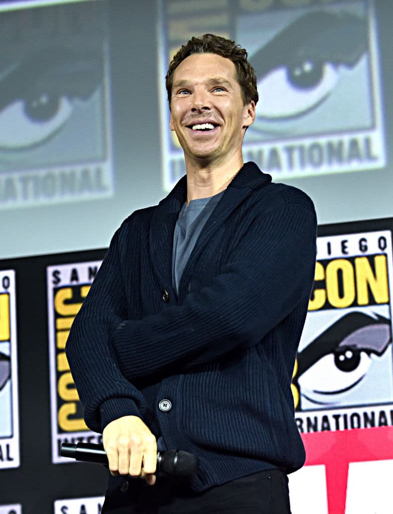 Más adelante, detuvieron el vehículo en el que se transportaban, bajaron a los tres hombres y los pusieron de rodillas y amarrados de manos y pies.