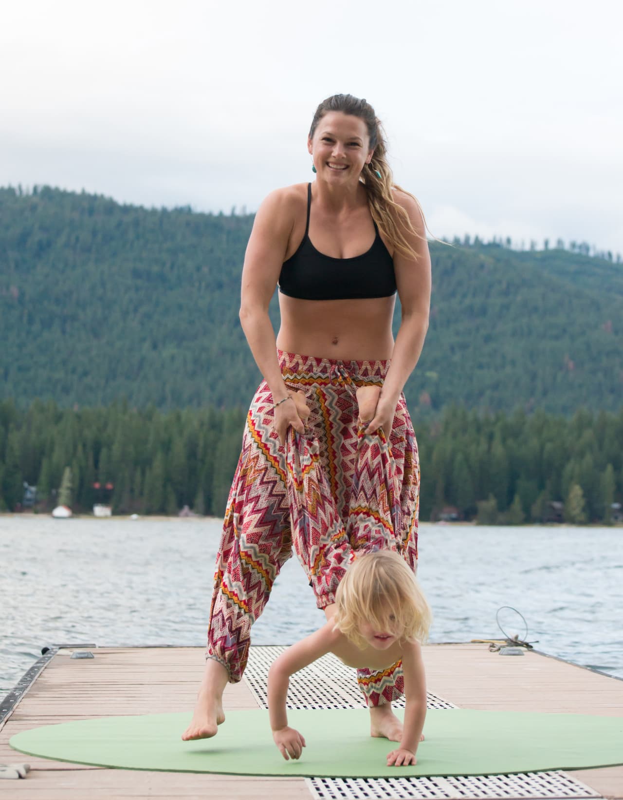 Todos y cada uno se sienten inspirados por lo que la mujer practica.