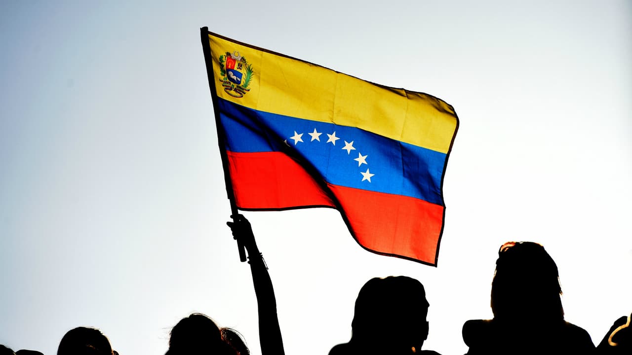 Huérfanos por el exilio: los jóvenes que dejan Venezuela en busca de un futuro