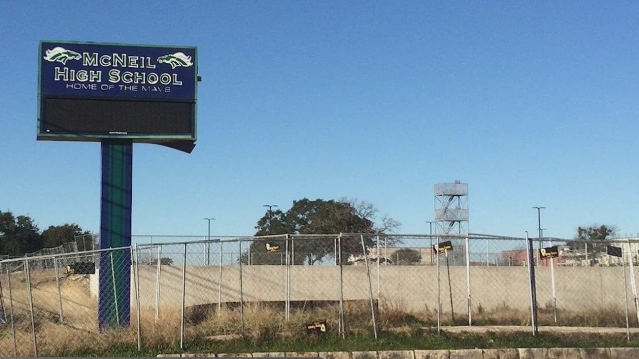 Denuncian a maestra por usar enfermedad de una niña para escribir un reportaje y publicarlo en el anuario