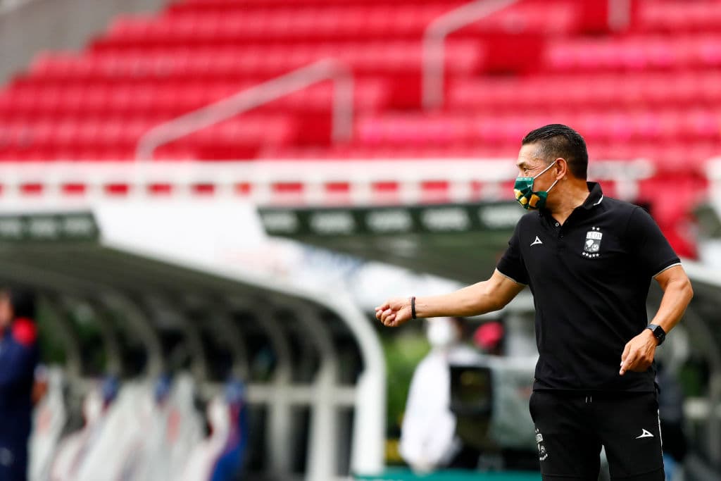 Fernando Navarro no estuvo ante Chivas por sospecha de COVID-19