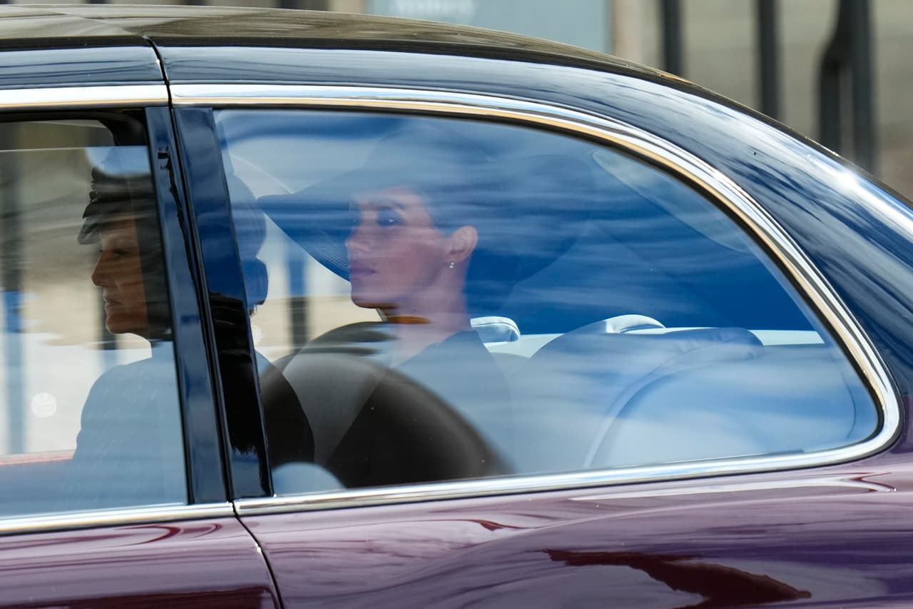 Según el diario británico, los niños se habrían quedado en California bajo el cuidado de la madre de Meghan Markle, Doria Ragland.
<br>