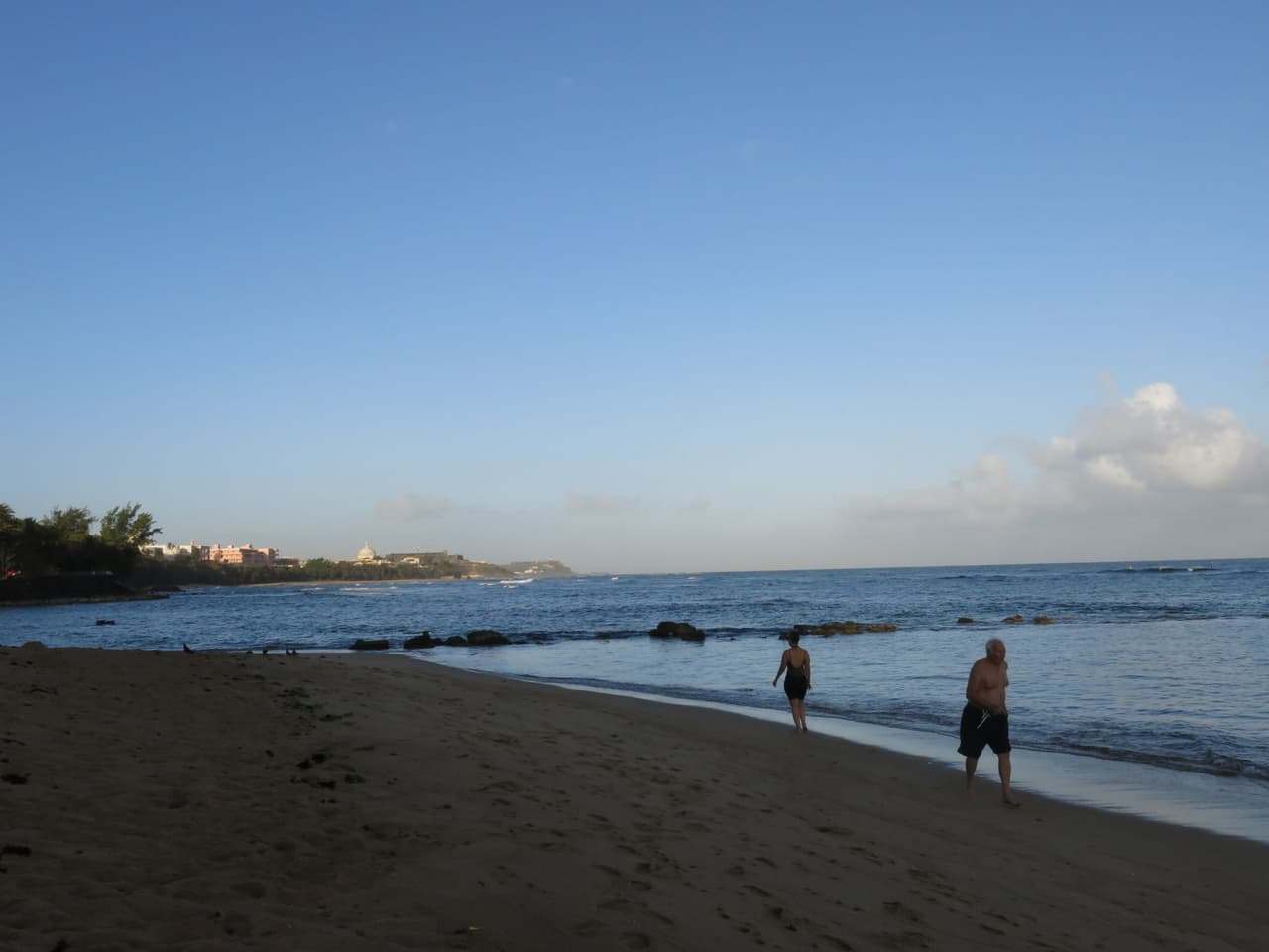 El maltrato a los adultos mayores es una realidad. Entes como la Organización Mundial de la Salud
<a href="http://www.who.int/es/news-room/fact-sheets/detail/elder-abuse">han definido estrategias para prevenirlo</a>, siempre identificando a
<a href="https://www.univision.com/noticias/salud-y-tercera-edad/cuidar-a-un-familiar-de-la-tercera-edad-una-tarea-para-la-que-pocos-hispanos-se-sienten-preparados">cuidadores y familiares</a> como los responsables del maltrato.
<b>Pero el abuso en la tercera edad también puede venir de sus iguales. </b>