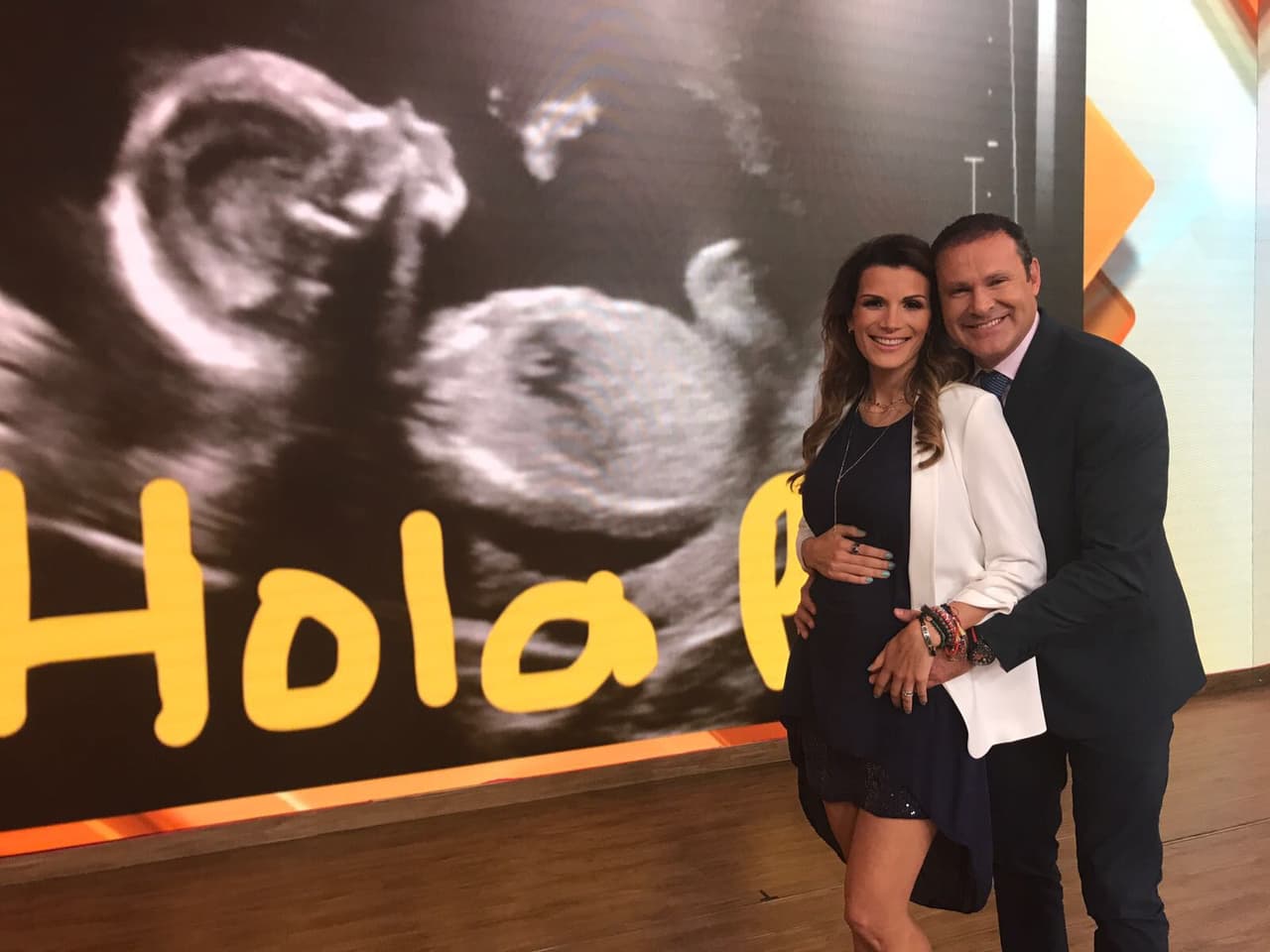 Durante el programa, la pareja mostró la primera foto del su bebé, aún en la pancita de mamá.