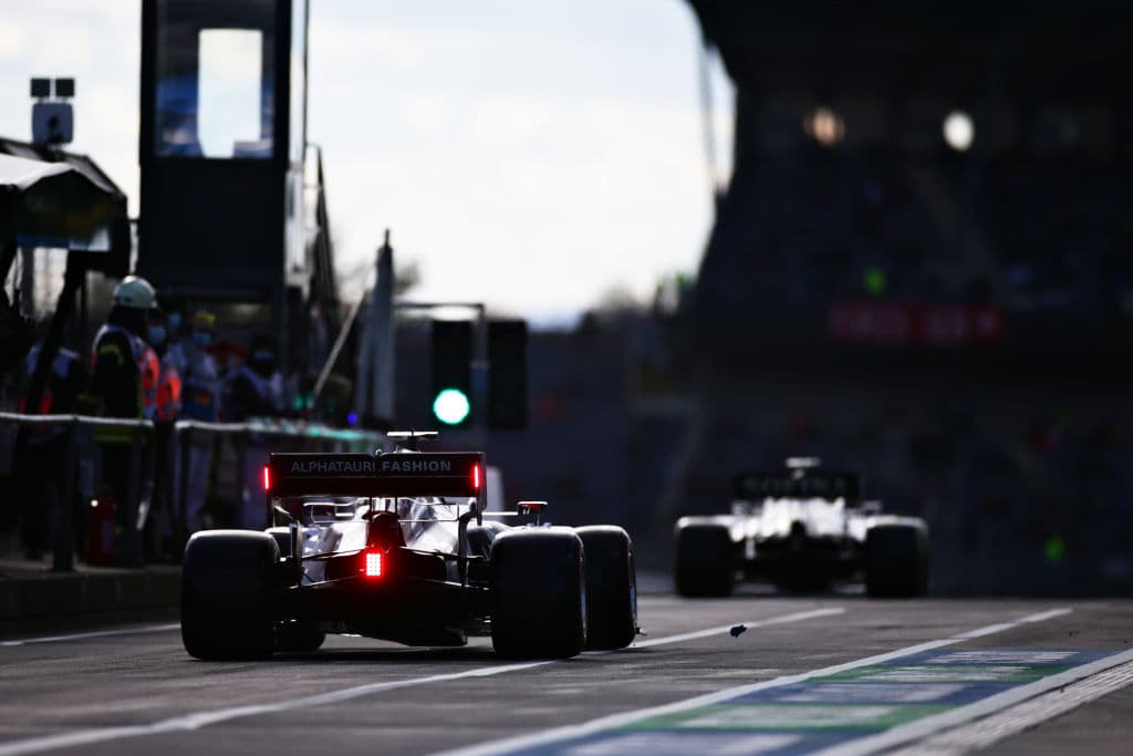 Charles Leclerc, Alexander Albon, Daniel Ricciardo, Esteban Ocon, Lando Norris, Sergio Pérez y Carolos Sainz, completan los que iniciarán en las primeras diez posiciones en el GP de Eifel.