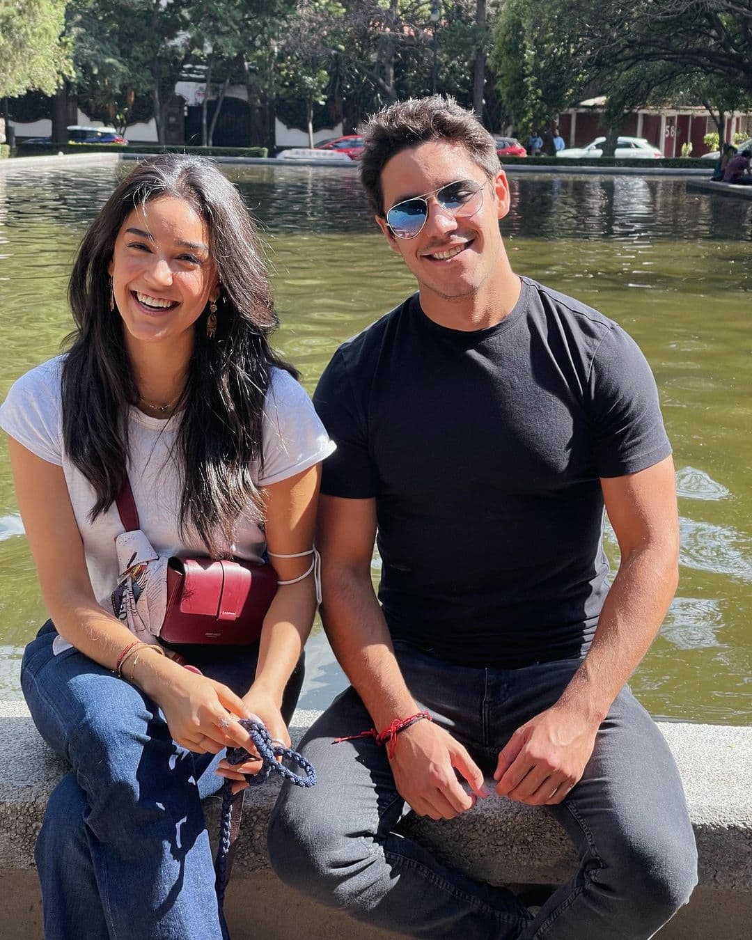 Su hermana Alejandra también se unió a las felicitaciones para su hermano: "Felicidades a mi mancuerna. Doy gracias por tenerte como hermano, mejor amigo y protector número uno. No nos cansamos de vivir aventura tras aventura y mientras más grandes nos volvemos las aventuras se vuelven más divertidas pero la vida se nos pasa cada vez más rápido".