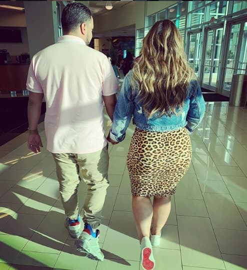 La ceremonia religiosa y la fiesta se llevaron a cabo
<b><a href="https://www.univision.com/famosos/todo-sobre-la-boda-de-chiquis-y-lorenzo-lo-mas-bonito-y-lo-mas-feo" target="_blank"> completamente en privado</a></b> e incluso hubo un zafarrancho, porque el equipo de seguridad impidió que los medios de comunicación y seguidores lograran obtener imágenes de la pareja.