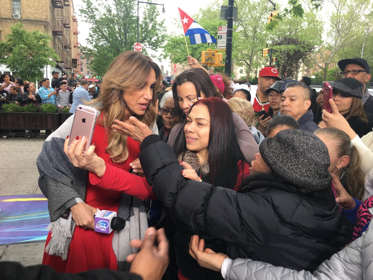 Lili revisaba que todo el mundo saliera bien.