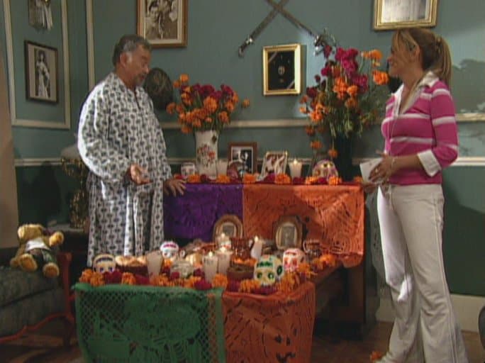 Y aunque parezca desaparecida, siempre está al pendiente de don Roque.