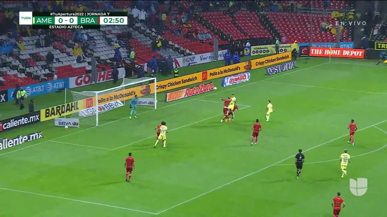 ¡TIRO ATAJADO! disparo por Jonathan Rodríguez.