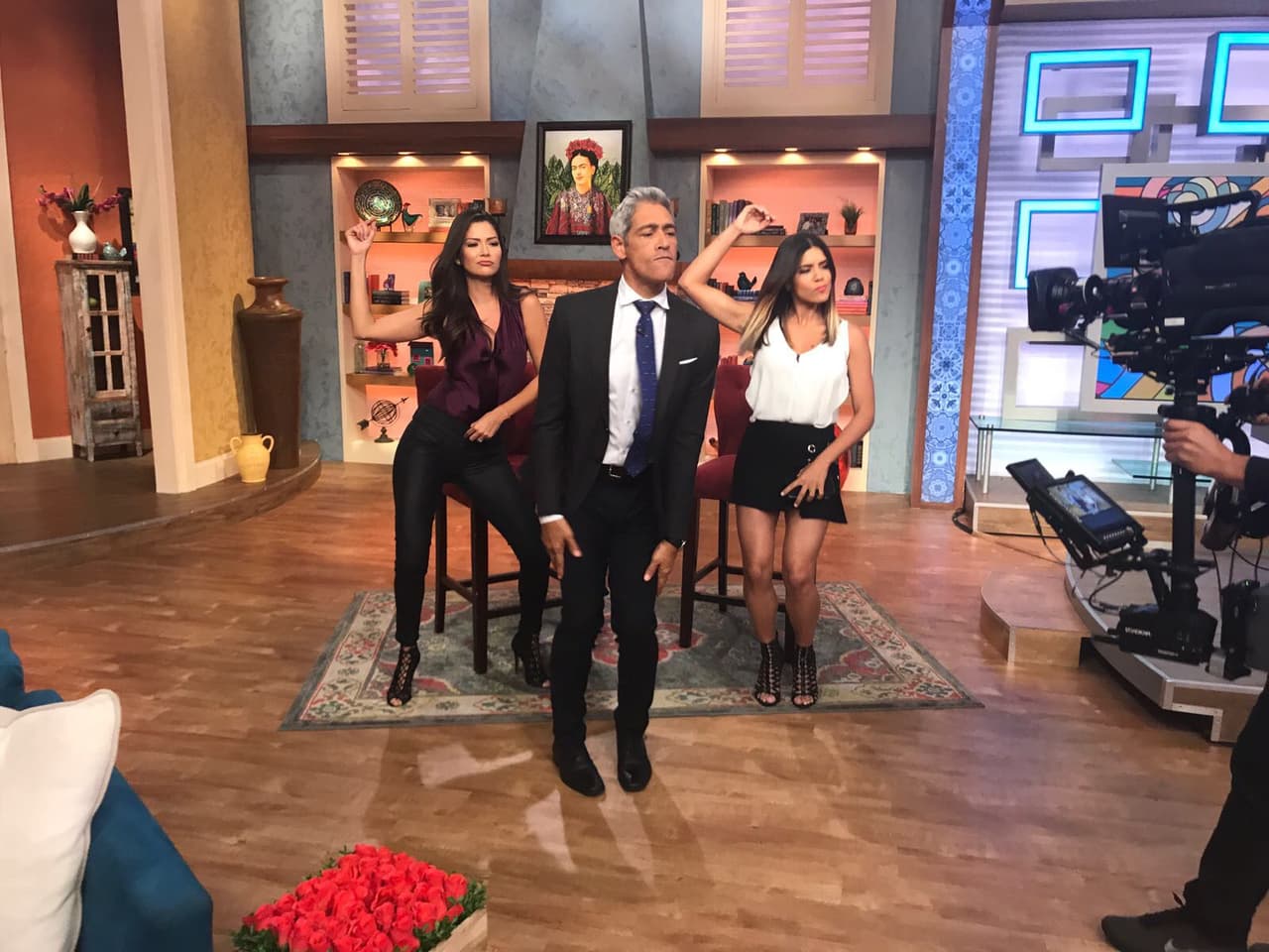 ¡Ánimo chicas! Todas a moverse al ritmo de Johnny Lozada.