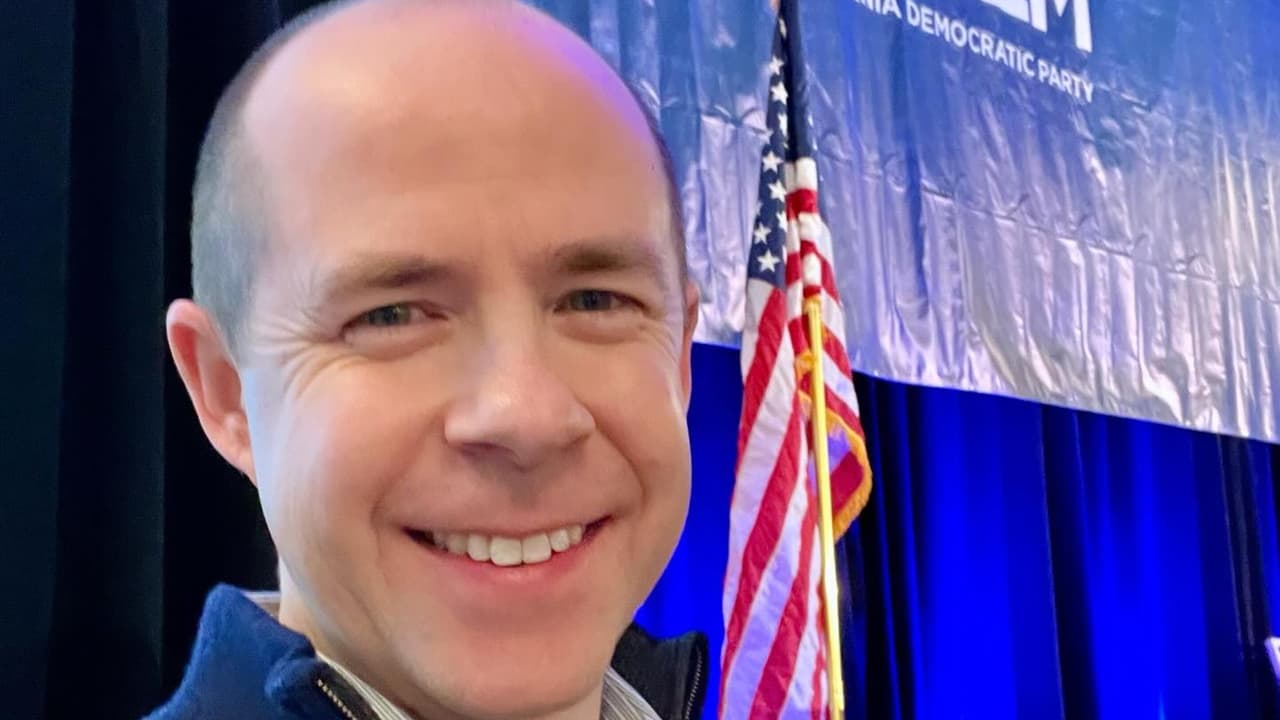 Rusty Kicks, presidente del Partido Demócrata de California, señaló que Biden “pasará a la historia como uno de los más grandes presidentes de la nación: un estadista que antepuso el servicio a sí mismo y protegió nuestra democracia por encima de todo”.