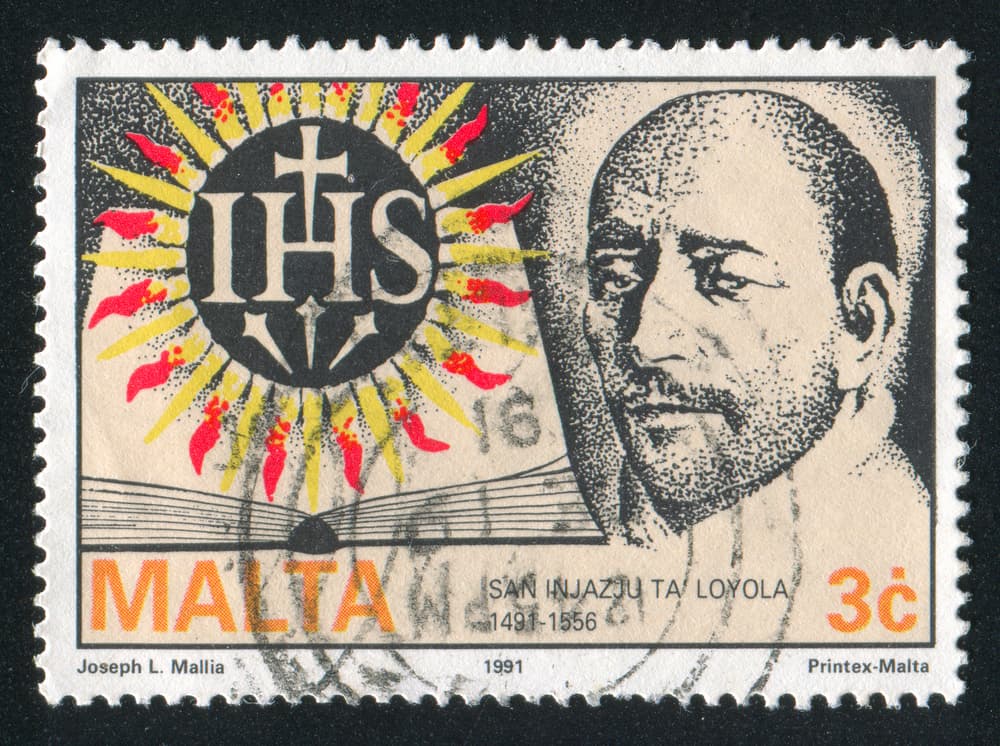 Fue durante su convalecencia que tuvo mucho tiempo para leer material. En lugar de libros de fantasía y caballería, pronto descubrió textos religiosos sobre la vida de Cristo y otros santos de la historia.